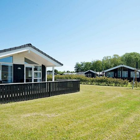 Three-Bedroom Holiday Home In Juelsminde 18 Sonderby  Extérieur photo