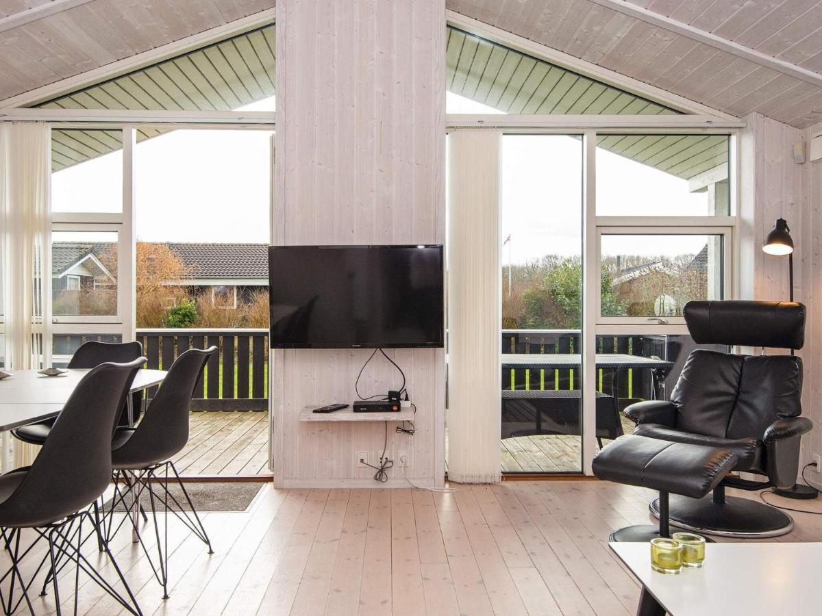 Three-Bedroom Holiday Home In Juelsminde 18 Sonderby  Extérieur photo