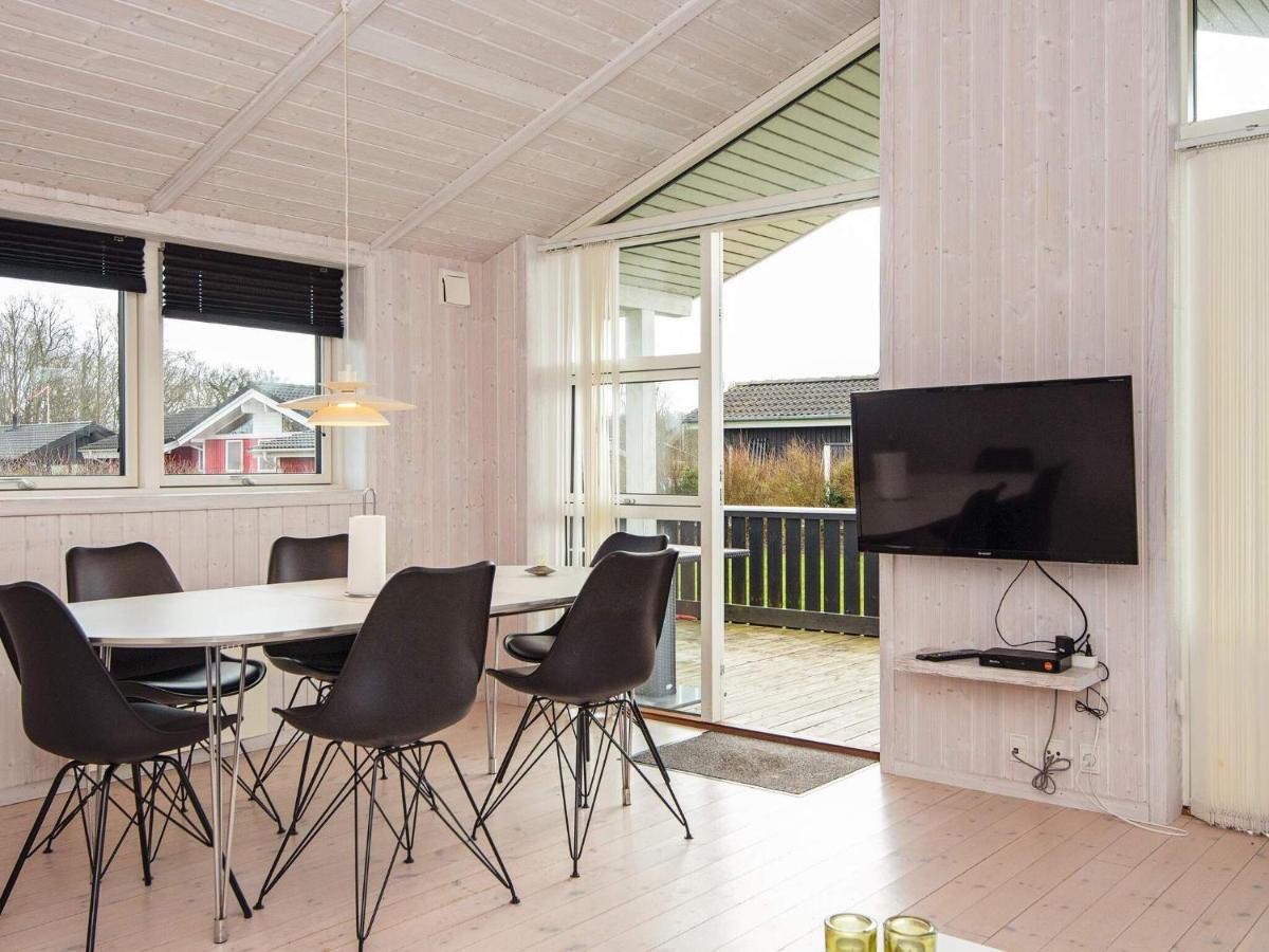 Three-Bedroom Holiday Home In Juelsminde 18 Sonderby  Extérieur photo